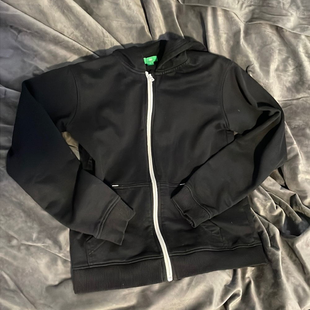black zip up hoodie🖤